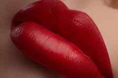 化妆品化妆明亮的口红嘴唇特写镜头美丽的女口红色的粉红色的唇化妆部分脸