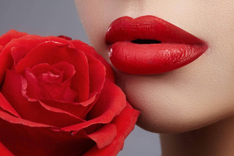 嘴唇明亮的<strong>唇彩</strong>化妆完美的清洁皮肤新鲜的唇化妆美丽的水疗中心温柔的粉红色的玫瑰花