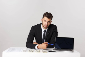 商人坐着桌子上点手指孤立的白色移动PC屏幕空复制空间英俊的年轻的业务男人。