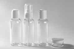 白色化妆品瓶白色背景健康水疗中心身体护理瓶集合美治疗