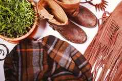 时尚平躺秋天的服装围巾靴子袋明亮的木配件美丽的舒适的趋势集合