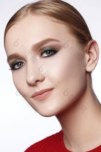 美丽的女人专业化妆庆祝风格眼睛化妆完美的眉毛发光皮肤明亮的时尚