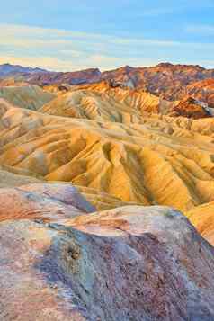 死亡谷高原俯瞰波沉积物侵蚀色彩斑斓的山扎布里斯基点