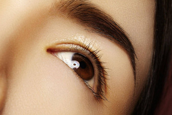 特写镜头亚洲眼睛清洁化妆完美的形状眉毛化妆品化妆护理眼睛