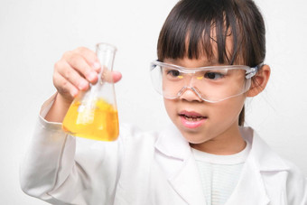 科学家微笑女孩学习教室学校实验室持有测试管女孩玩科学实验首页学校教育