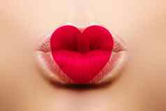 情人节心美丽的女嘴唇甜蜜的吻爱化妆情人节一天形状心象征爱