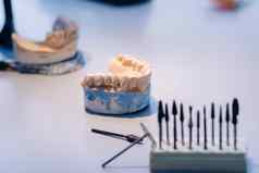 磨工具演习牙科技术人员