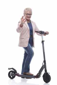完整的增长快乐成人女人电踏板车
