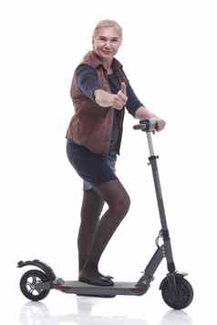 完整的增长快乐女人舒适的电踏板车
