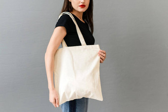 女人生态袋灰色背景模拟设计<strong>手提包</strong>袋