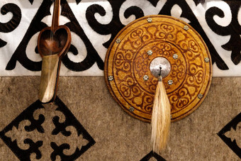 哈萨克斯坦音乐的仪器装饰盾背景感觉地毯国家模式