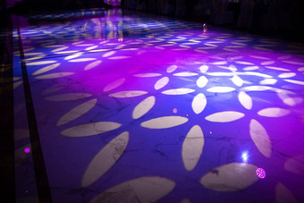 光模式黑暗跳舞地板上创建专业照明设备
