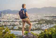 男人。旅游背景牙医页城市旅行越南概念