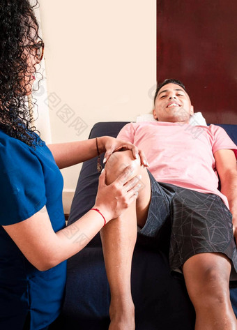 现代康复物理治疗腿物理治疗治疗膝盖受伤物理治疗