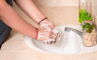 关闭人洗手肥皂概念正确的手洗方法防止科维德