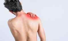 关闭男人。脖子疼痛男人。脖子疼痛孤立的背景脖子疼痛压力概念男人。肌肉疼痛