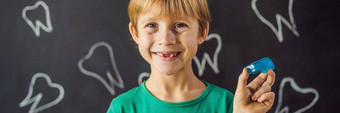 横幅长格式六年男孩显示myofunctional教练帮助平衡日益增长的<strong>牙齿</strong>正确的咬开发口呼吸习惯<strong>纠正</strong>位置舌头