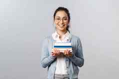 教育老师大学学校概念聪明的热情的亚洲女学生研究考试携带桩书准备家庭作业类微笑快乐