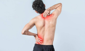 脖子回来疼痛概念男人。脖子回来肌肉疼痛关闭男人。脖子回来疼痛男人。肌肉疼痛孤立的背景
