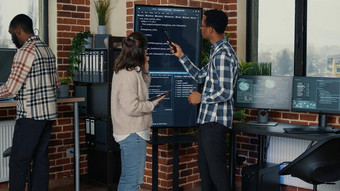 团队数据库管理员分析源代码墙屏幕比较错误数字平板电脑