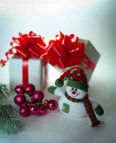 雪人圣诞节球礼物孤立的白色使用