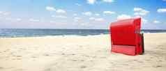 狂风暴雨的波罗的海海海滩椅子沿海沙丘