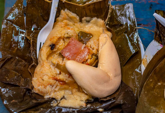 nacatamal服务香蕉叶关闭尼加拉瓜nacatamal典型的尼加拉瓜食物nacatamal典型的尼加拉瓜食物