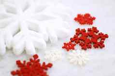 冬天装饰雪花白色红色的