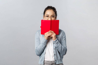 教学教育大学生活方式概念愚蠢的脸红亚洲女孩隐藏脸日记持有笔记本规划师隐藏写了人微笑眼睛