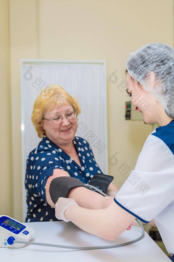 护士综合医院措施血压力女人设备医疗保健