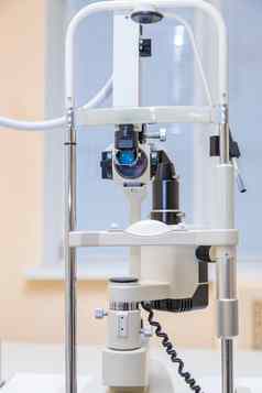 现代设备检查人类眼睛光学设备