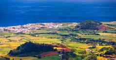 亚速尔全景视图自然景观美妙的风景优美的岛葡萄牙美丽的泻湖火山陨石坑绿色字段旅游吸引力旅行目的地亚速尔葡萄牙