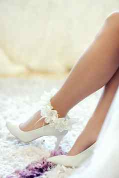 新娘的早....新娘把鞋子