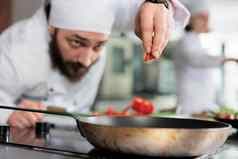 肖像头烹饪配菜红色的贝尔胡椒美食菜晚餐服务餐厅专业厨房