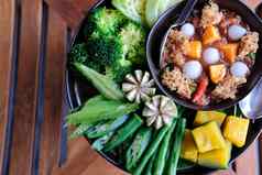 虾虾浸酱汁粘贴蔬菜泰国食物开胃菜厨房