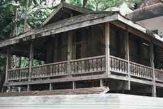 传统的木首页房子泰国