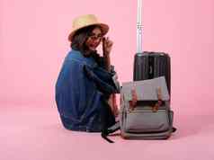女人背包客旅行者背包旅程旅行旅行工作室拍摄