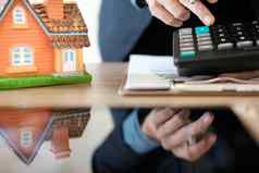 商人计算预算计算器储蓄钱购买房子财产真正的房地产投资