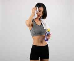 运动健身女人运动服装喝水健康的体育运动生活方式