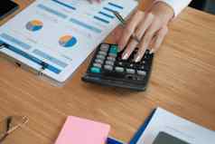 金融顾问计算器计算收入预算会计会计簿记员使计算