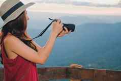 女人照片旅行者旅游旅行假期假期旅程旅行概念