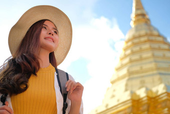 女人<strong>旅行</strong>者旅游<strong>旅行</strong>参观具有里程碑意义的旅程<strong>旅行旅行</strong>概念