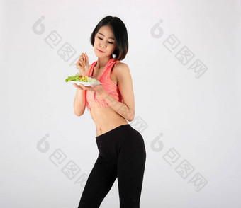<strong>运动健身</strong>女人运动服装蔬菜沙拉白色背景健康的体育运动