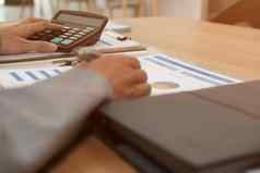 金融顾问计算器计算收入预算会计会计簿记员使计算金融经济概念