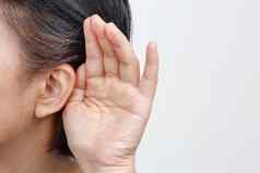 老年人女人听力损失硬听力