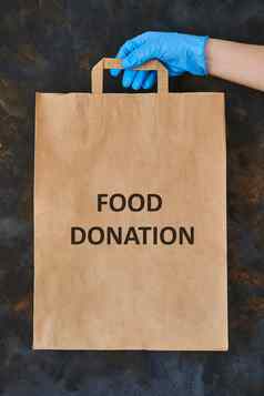 食物捐赠盒子女人交付食物纸袋科维德爆发