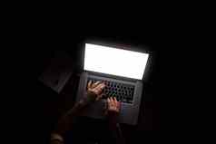 开销黑客罩工作移动PC移动电话打字文本暗室俄罗斯黑客黑客服务器黑暗