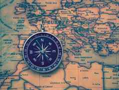 指南针古老的古董世界地图欧洲大陆非洲大陆旅行地理位置导航概念背景