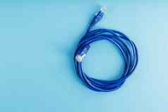 线圈互联网网络电缆数据传输蓝色的背景