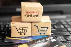 购物在线盒子信贷卡移动PC电脑金融商务进口出口业务概念